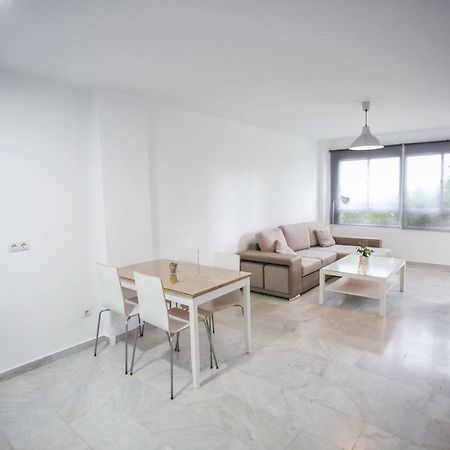 Apartamento En La Carihuela Con Piscina Y Parking, Al Lado De La Playa Torremolinos Exterior foto
