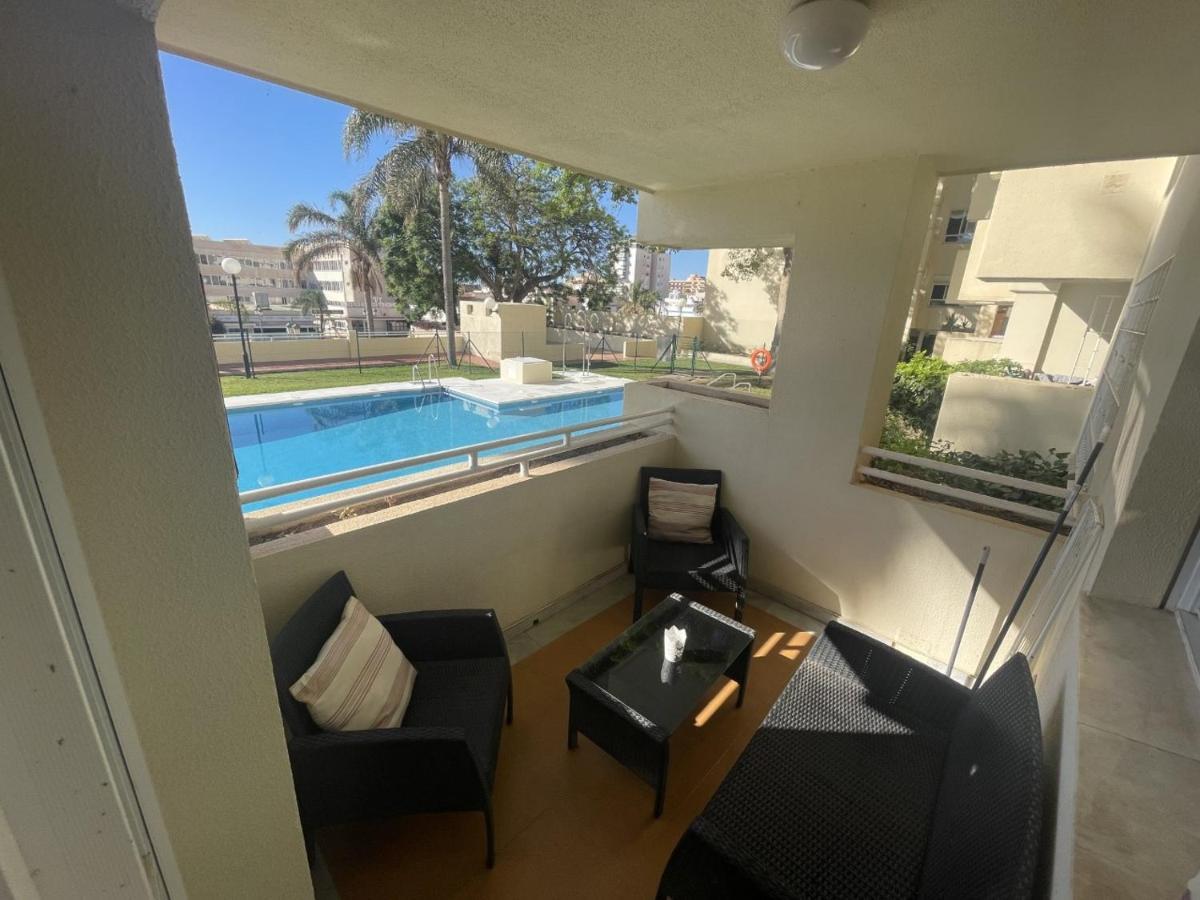 Apartamento En La Carihuela Con Piscina Y Parking, Al Lado De La Playa Torremolinos Exterior foto