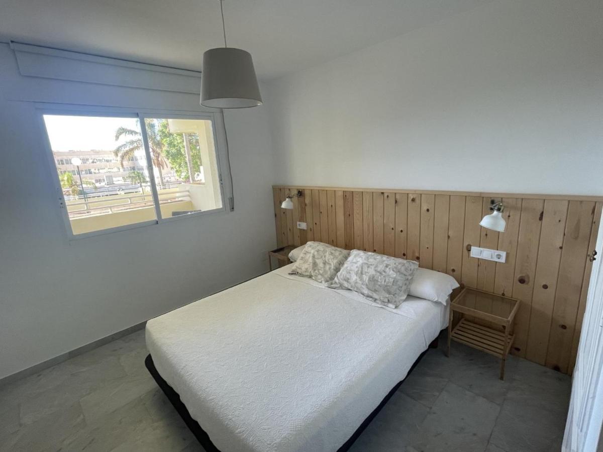 Apartamento En La Carihuela Con Piscina Y Parking, Al Lado De La Playa Torremolinos Exterior foto