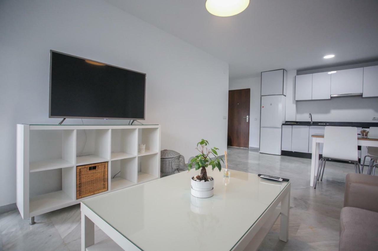 Apartamento En La Carihuela Con Piscina Y Parking, Al Lado De La Playa Torremolinos Exterior foto
