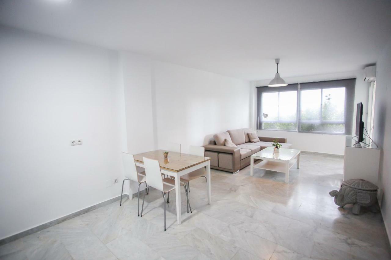 Apartamento En La Carihuela Con Piscina Y Parking, Al Lado De La Playa Torremolinos Exterior foto