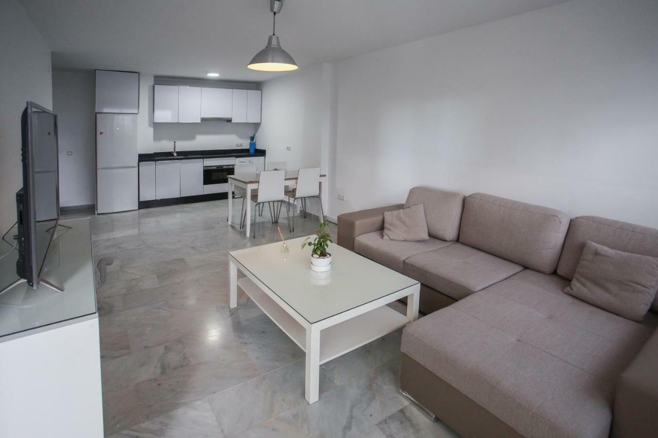 Apartamento En La Carihuela Con Piscina Y Parking, Al Lado De La Playa Torremolinos Exterior foto